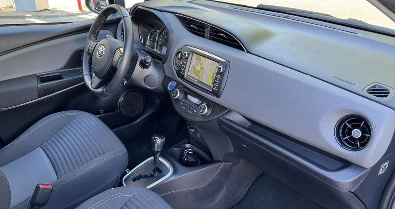 Toyota Yaris cena 58500 przebieg: 49336, rok produkcji 2019 z Suwałki małe 277